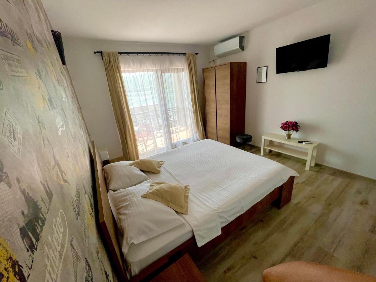 Mustaciosul Dunarii Hotell Ieşelniţa Eksteriør bilde