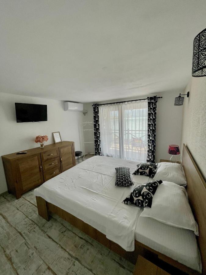 Mustaciosul Dunarii Hotell Ieşelniţa Eksteriør bilde