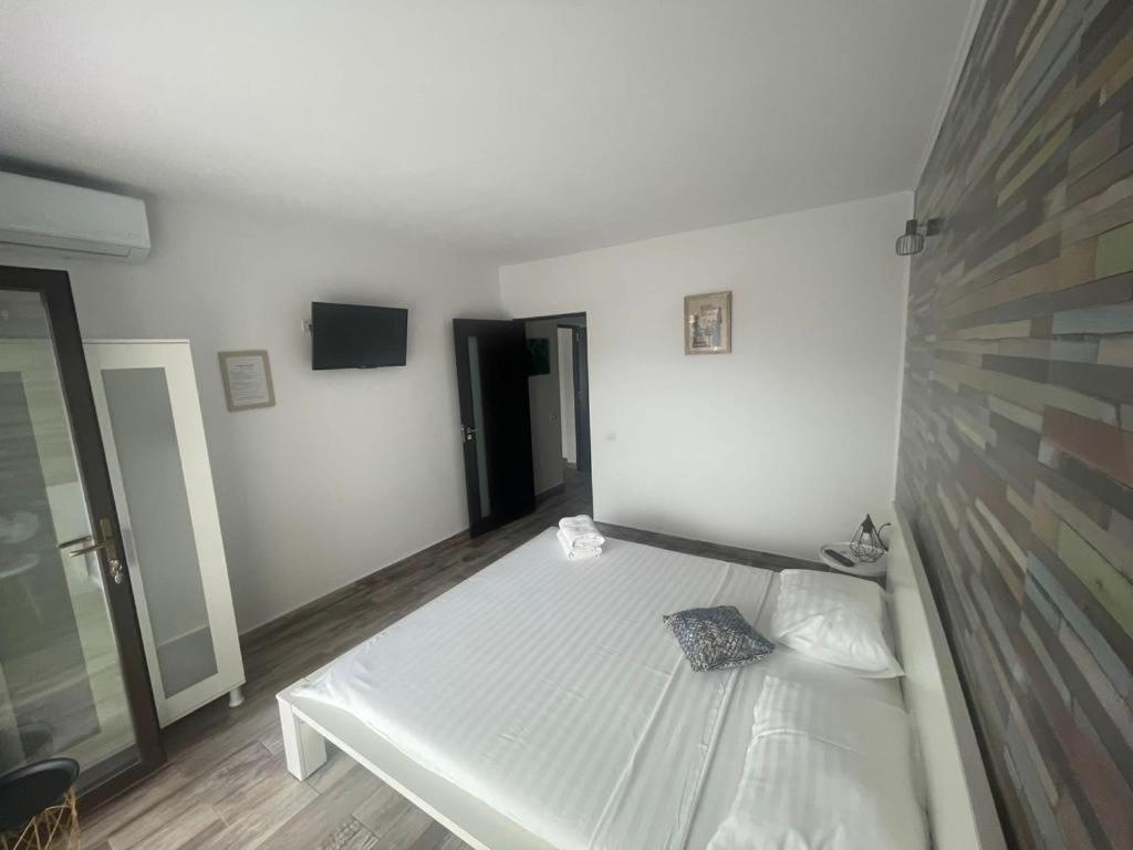 Mustaciosul Dunarii Hotell Ieşelniţa Eksteriør bilde