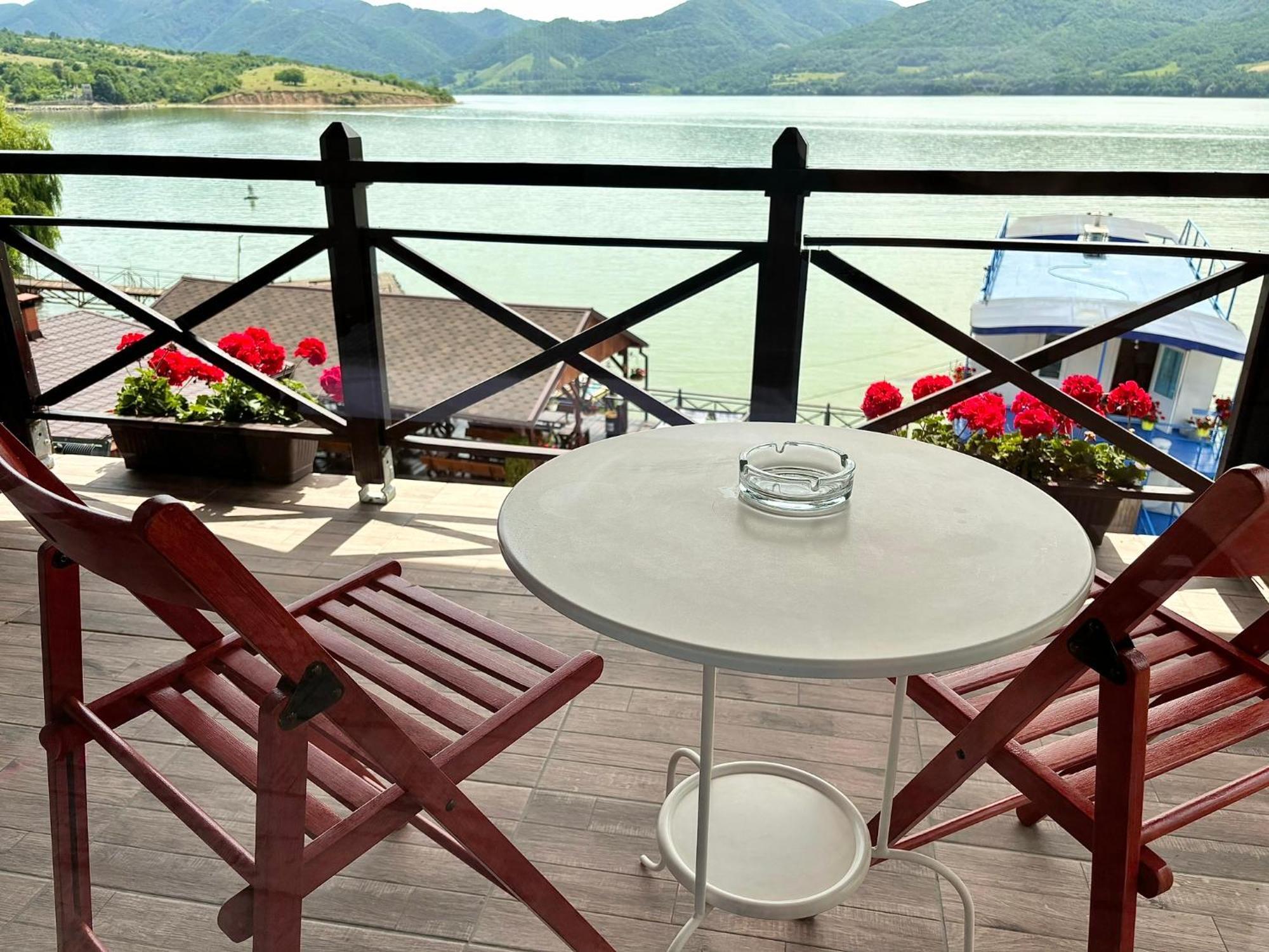 Mustaciosul Dunarii Hotell Ieşelniţa Eksteriør bilde
