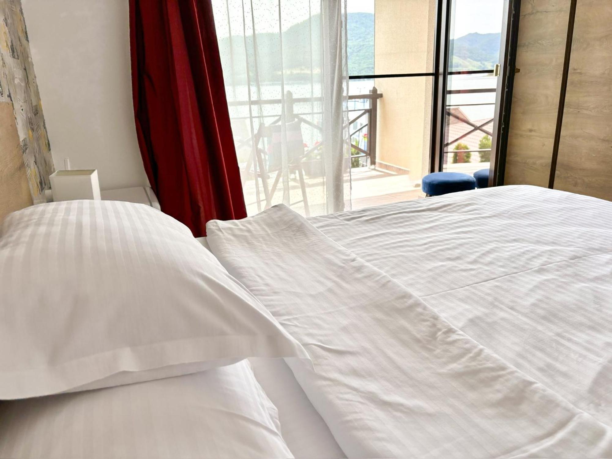 Mustaciosul Dunarii Hotell Ieşelniţa Eksteriør bilde